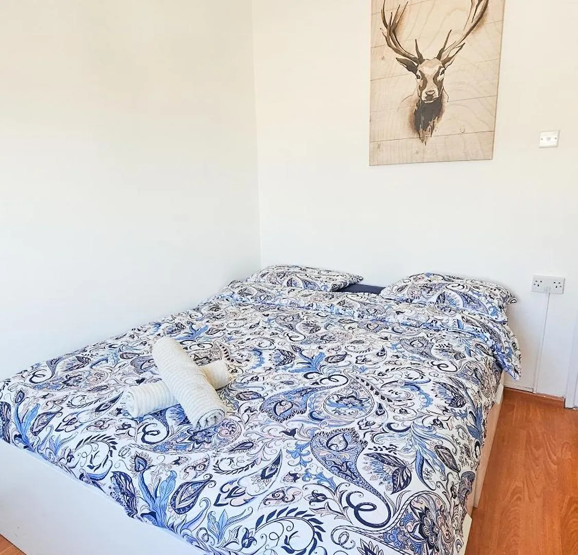 Apartment Central Rooms, 500M To Larnaca Marina