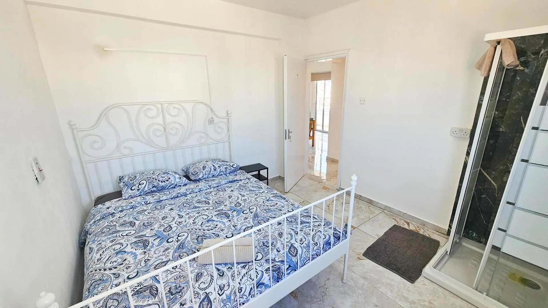 Central Rooms, 500M To Larnaca Marina