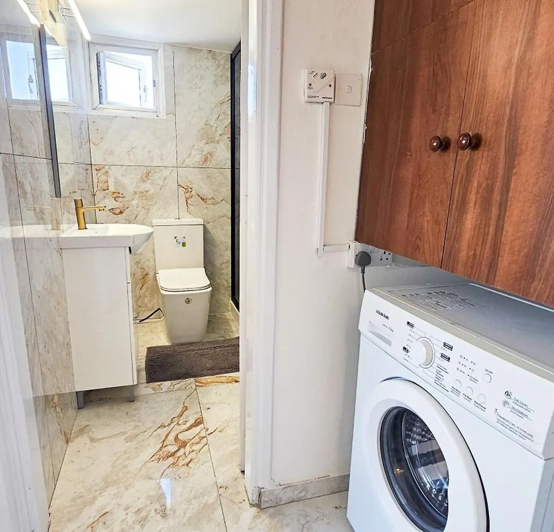 Apartmán Central Rooms, 500M To Larnaca Marina